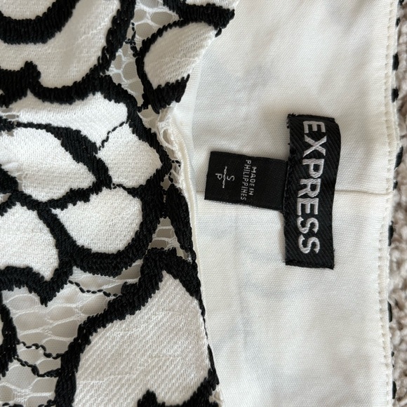 Express embroidered short set - Picture 4 of 4